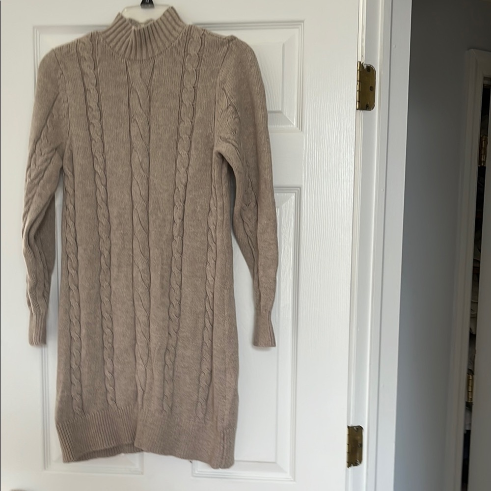 Gorgeous Abercrombie long sleeved dress